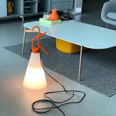 Lampe baladeuse Mayday de Konstantin Grcic - Flos-Noir-The Woods Gallery