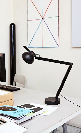 Lampe de bureau PC de Pierre Charpin - Hay-The Woods Gallery