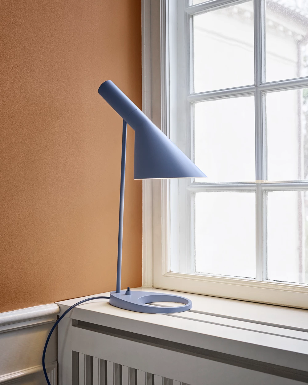 Lampe de table AJ - Louis Poulsen-Acier inoxydable poli-The Woods Gallery