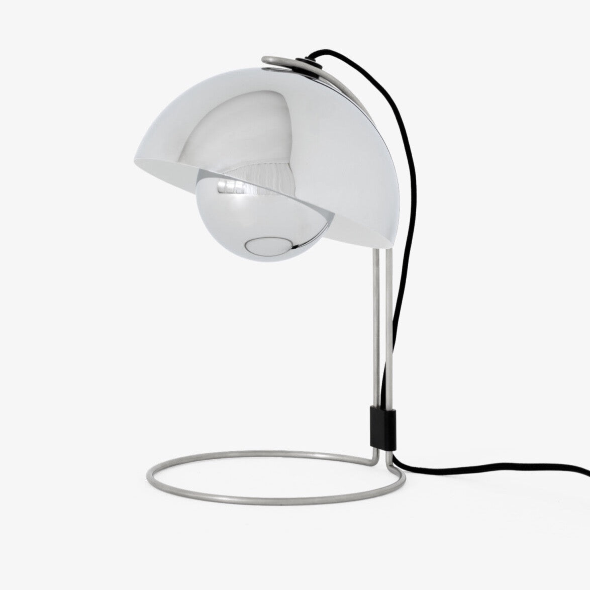 Lampe de table Flowerpot VP4 de Verner Panton - &Tradition-Chromé-The Woods Gallery