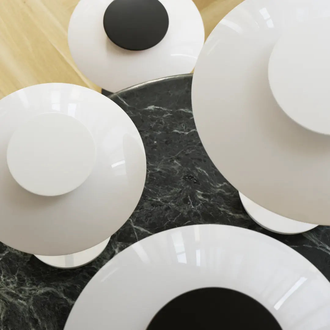 Lampe de table PH 80 de Poul Henningsen - Louis Poulsen-Blanc opalin et chrome-The Woods Gallery