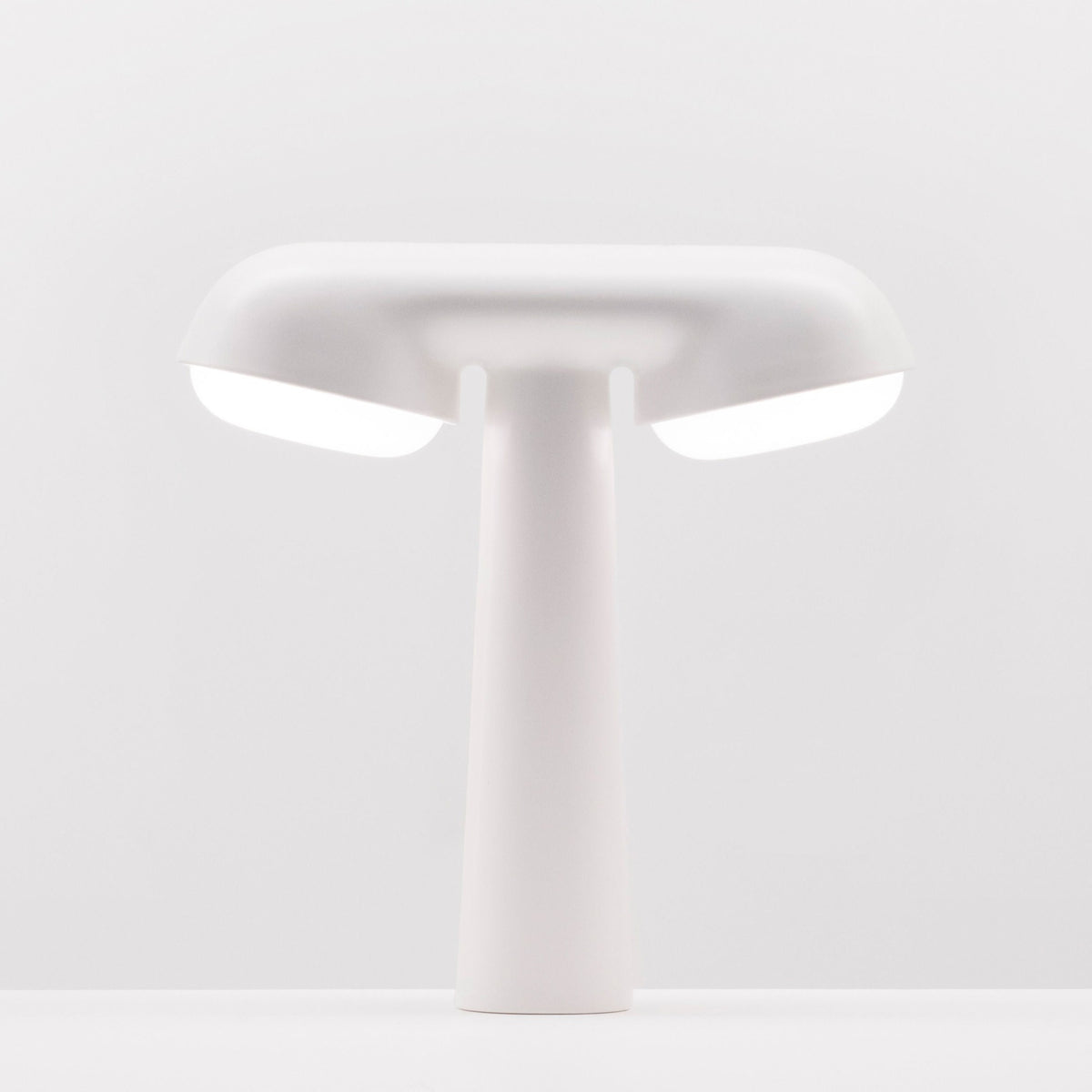Lampe de table TGV Coéditée de Ionna Vautrin - Moustache-Blanc-The Woods Gallery