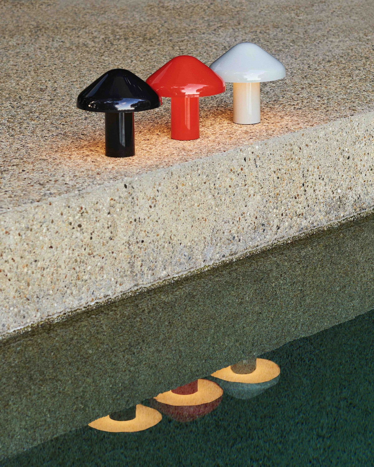 Lampe portable Pao - Hay-Rouge-The Woods Gallery