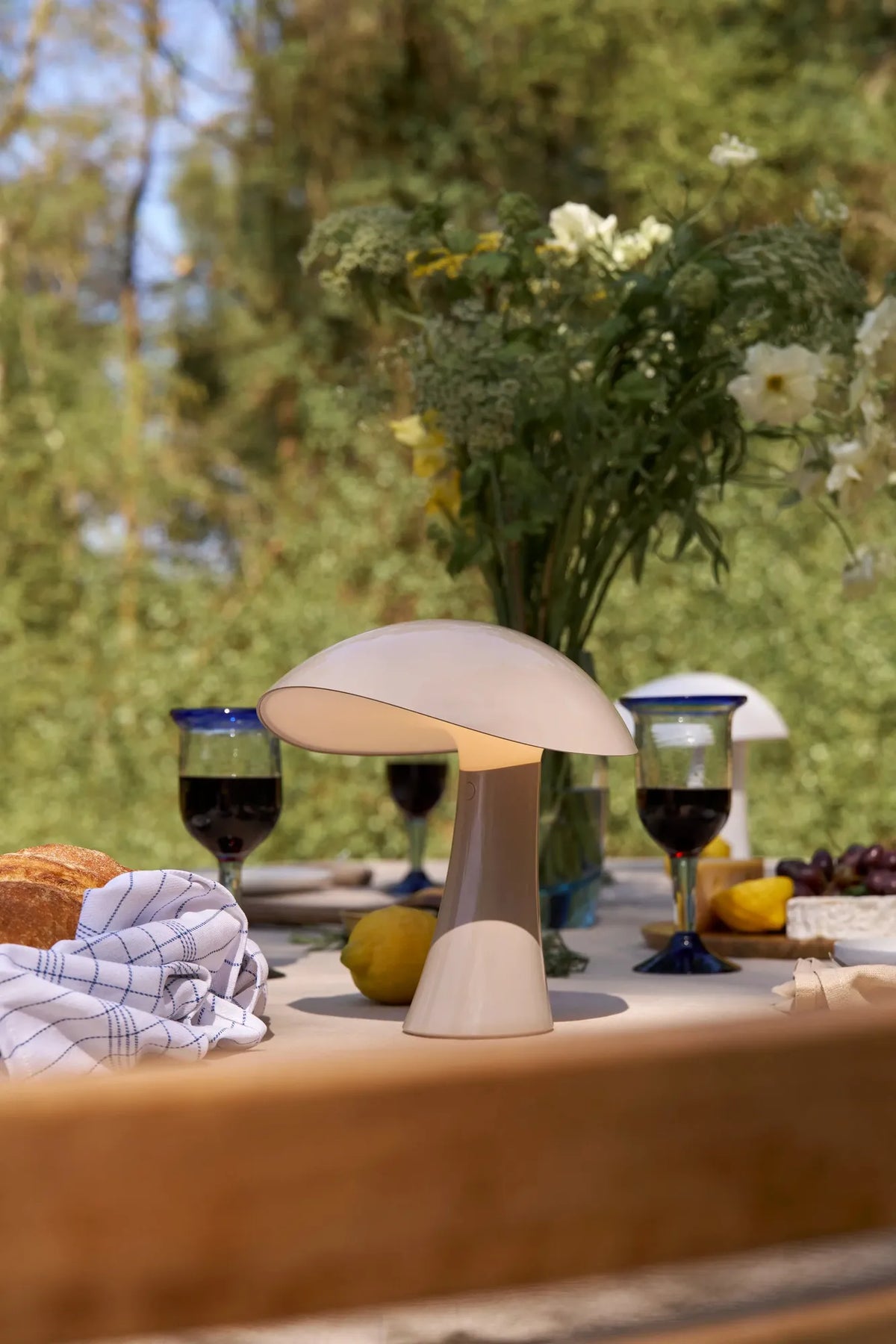 Lampe portable Rumee 220 - Louis Poulsen-Bleu nuit-The Woods Gallery
