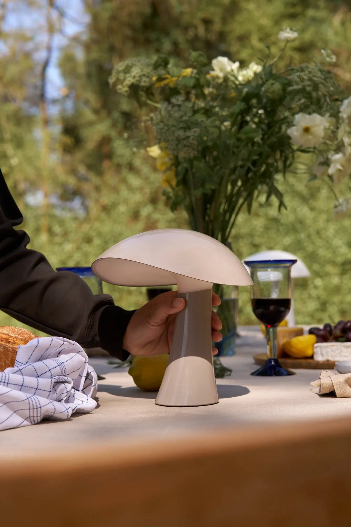 Lampe portable Rumee 220 - Louis Poulsen-Bleu nuit-The Woods Gallery