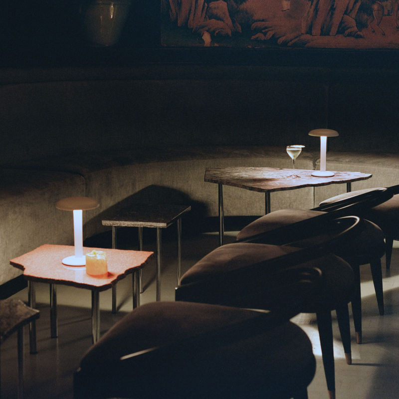 Lampe sans fil rechargeable Gustave de Vincent Van Duysen - Flos-Blanc-The Woods Gallery