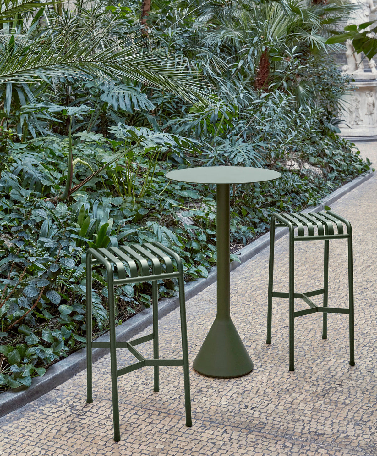 Mange-debout table haute conique Palissade Ø 60 - Hay-en situation-The Woods Gallery