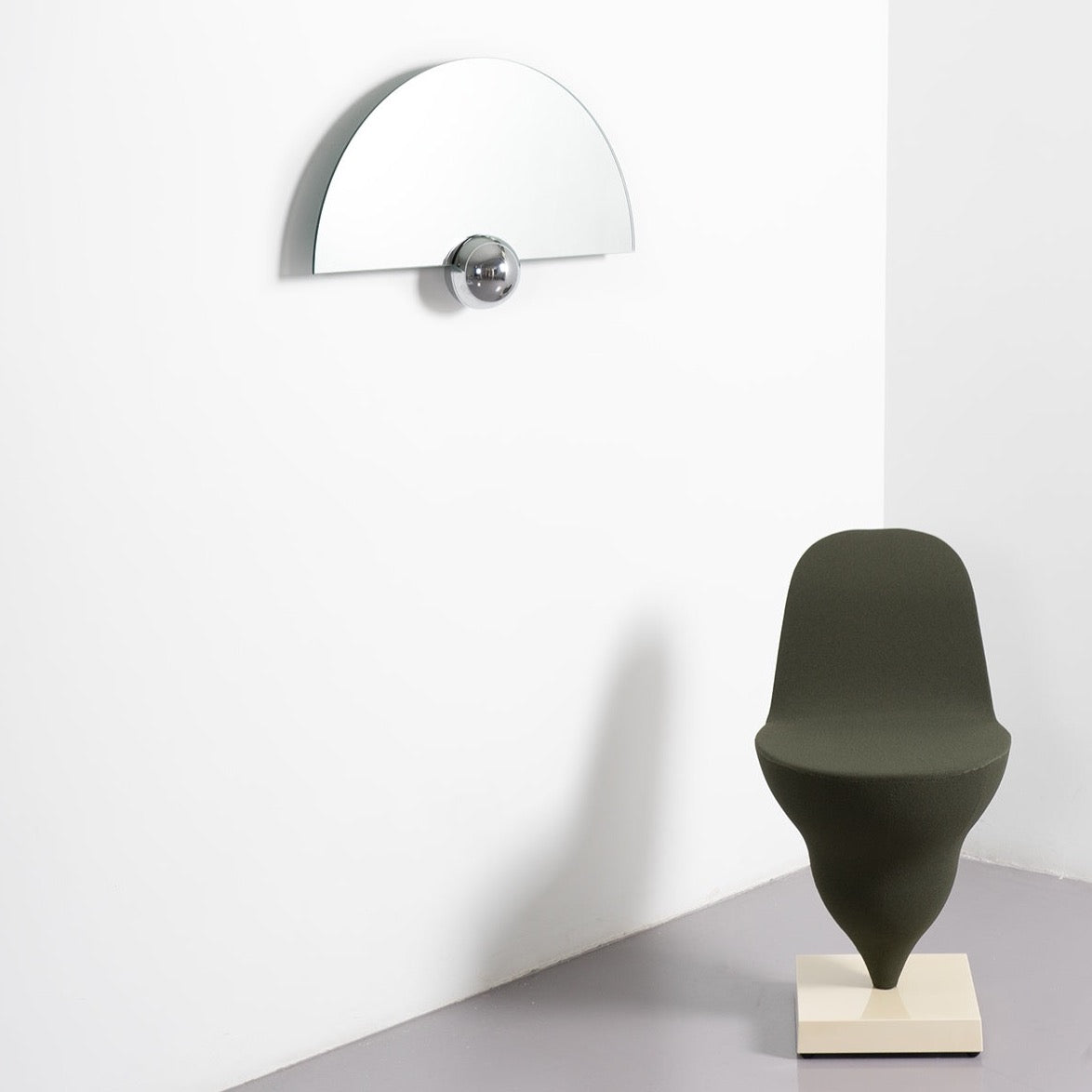 Miroir Sphera Half Moon de Jean-Baptiste Fastrez - Moustache-The Woods Gallery