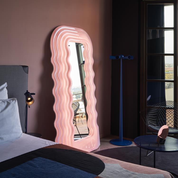 Miroir Ultrafragola de Ettore Sottsass - Poltronova-The Woods Gallery