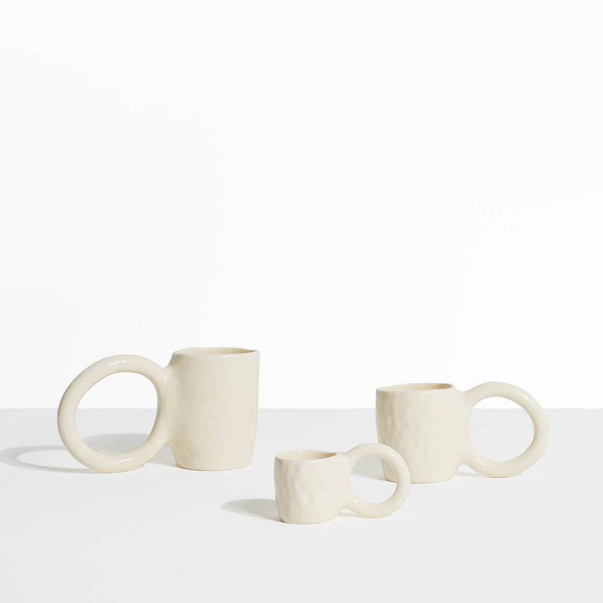 Mug Donut L de Pia Chevalier - Petite Friture-Vert Pistache-The Woods Gallery