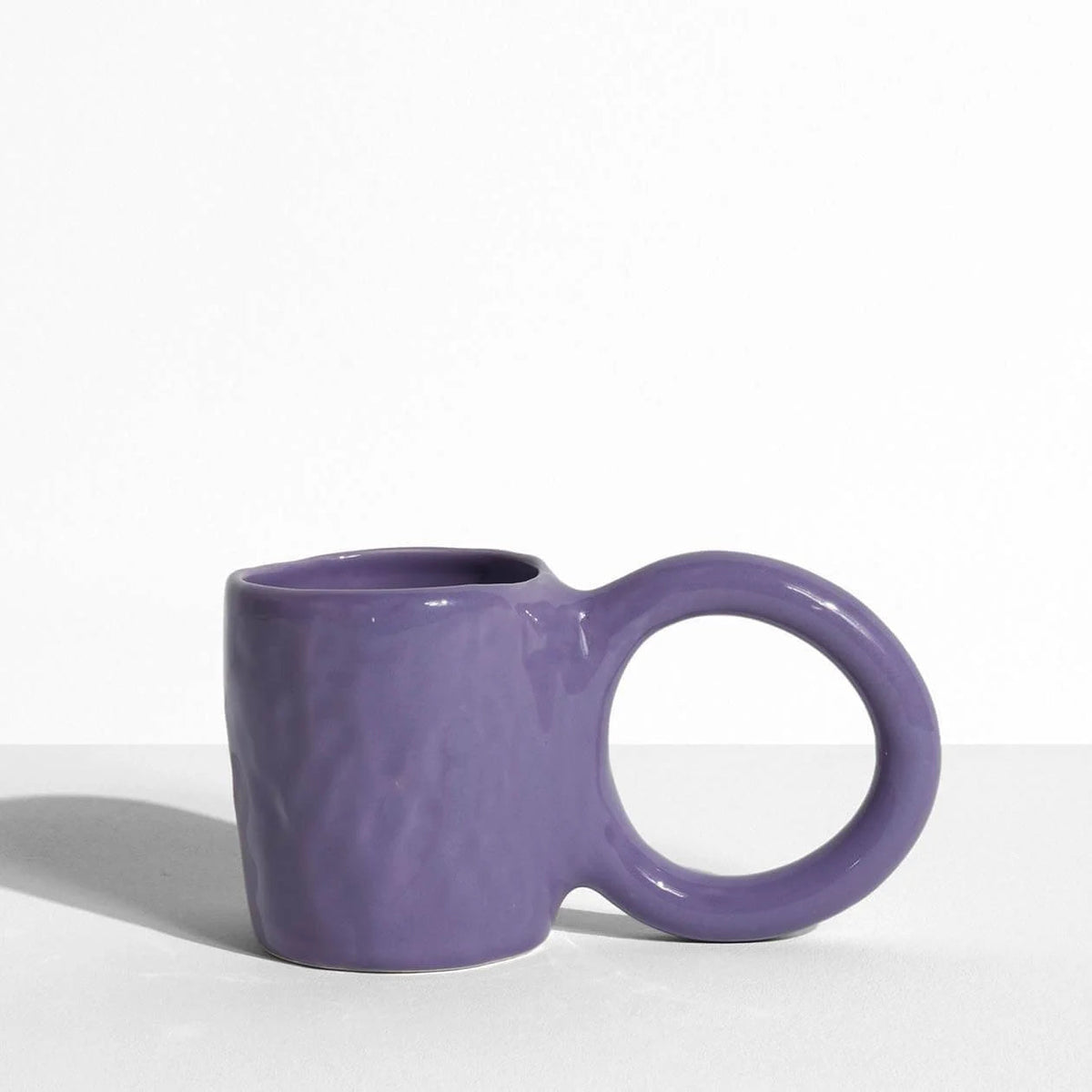 Mug Donut M de Pia Chevalier - Petite Friture-Mauve Myrtille-The Woods Gallery