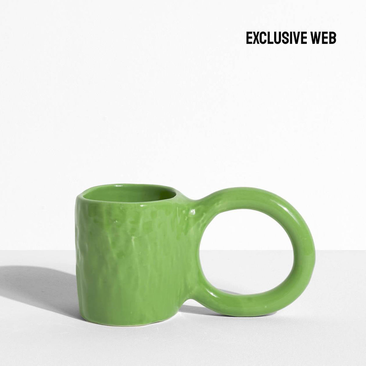 Mug Donut M de Pia Chevalier - Petite Friture-Vert Pistache-The Woods Gallery