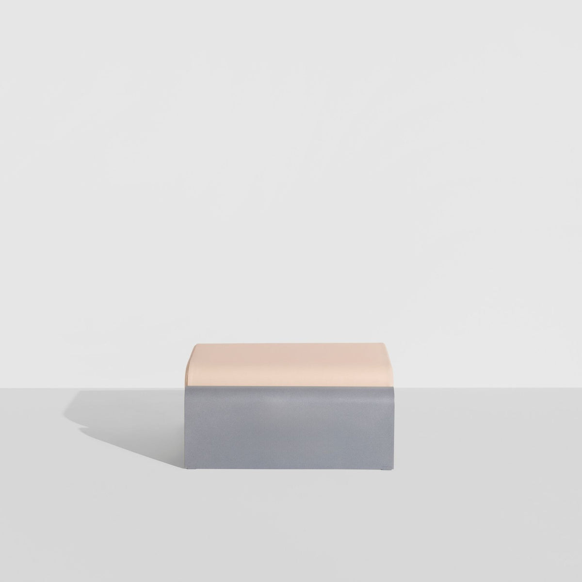Ottoman Eclipse de Garnier & Pingree - Petite Friture-autre vue-The Woods Gallery