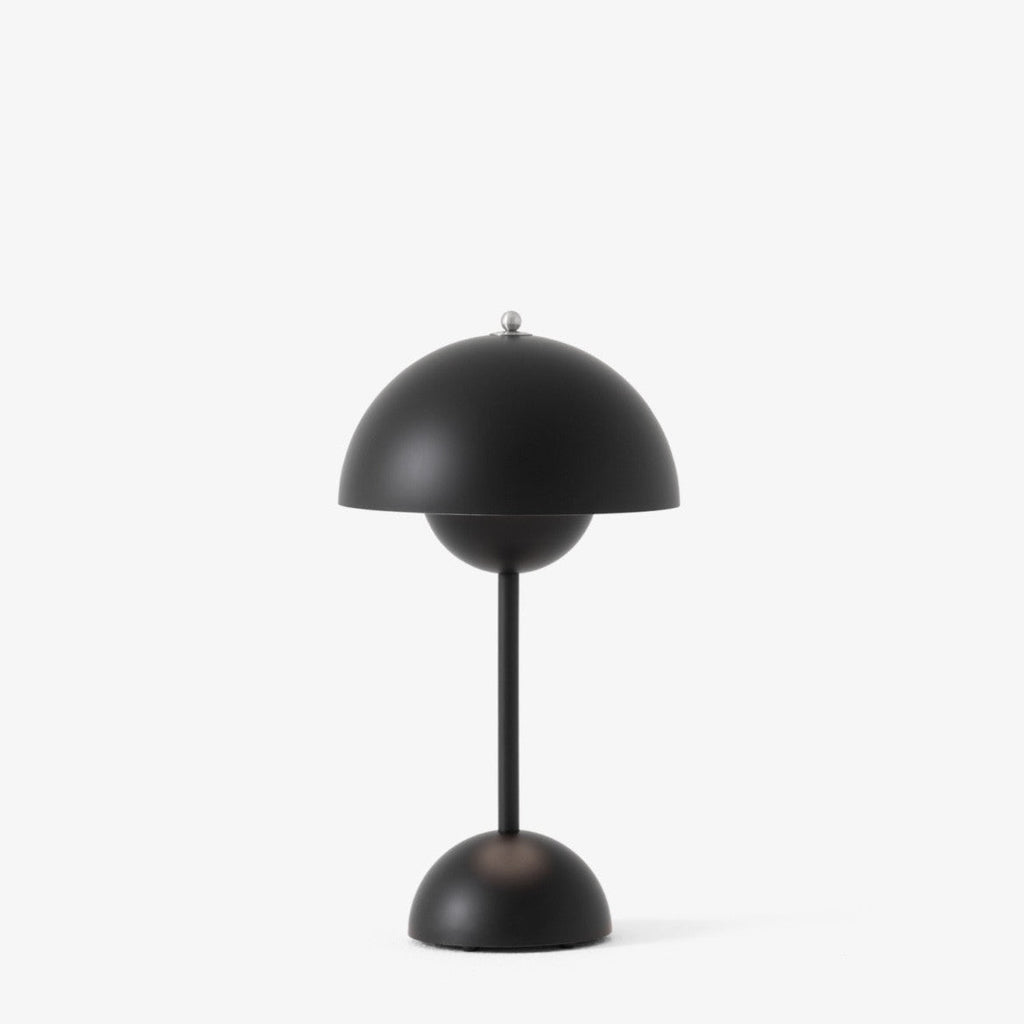Petite lampe de table Flowerpot VP9 de Verner Panton - &Tradition-Matt Black-The Woods Gallery