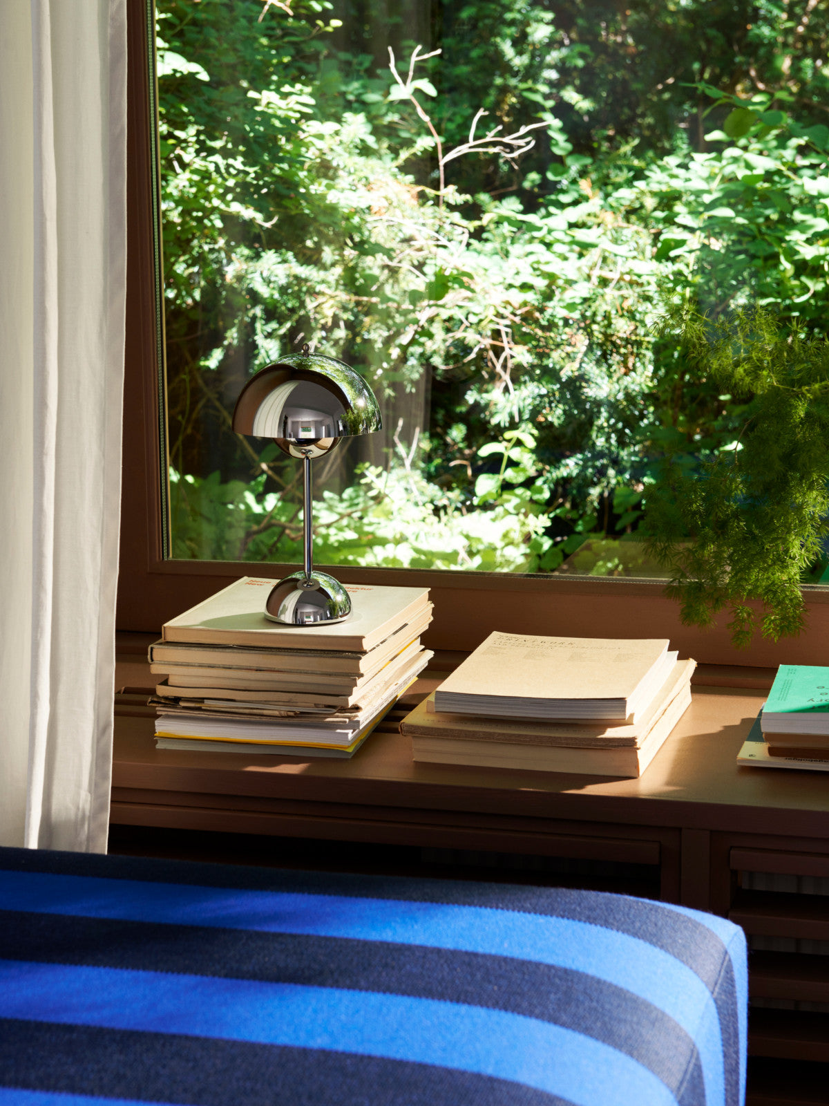 Petite lampe de table Flowerpot VP9 de Verner Panton - &Tradition-Moutarde-The Woods Gallery