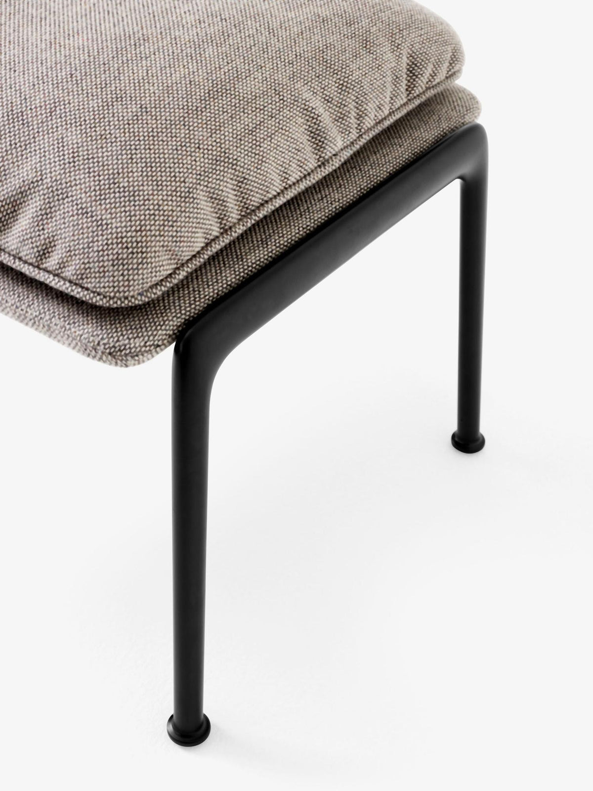 Repose-pieds Muno LN20 de Luca Nichetto - &Tradition-Noir chaud-Tissu groupe 1-The Woods Gallery