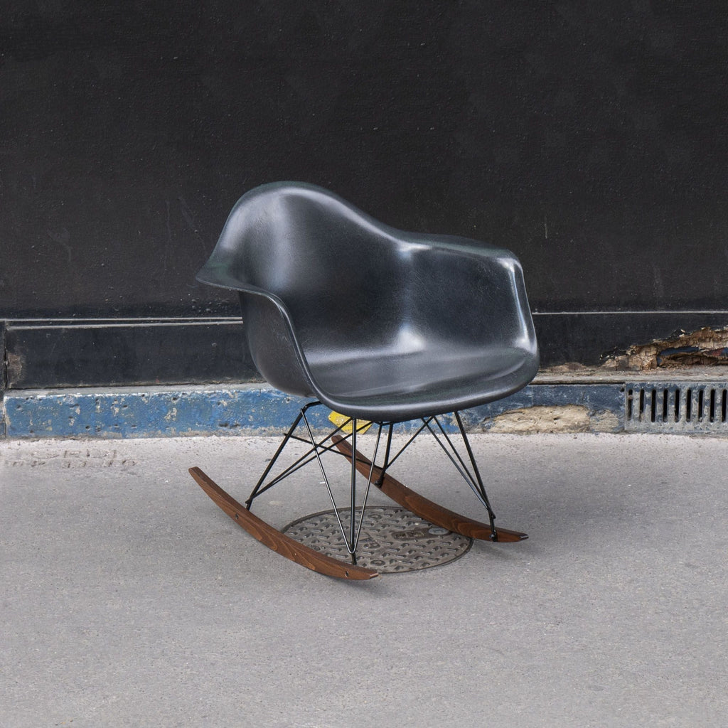 Rocking Chair Elephant Grey de Charles & Ray Eames - Herman Miller - Vintage-The Woods Gallery