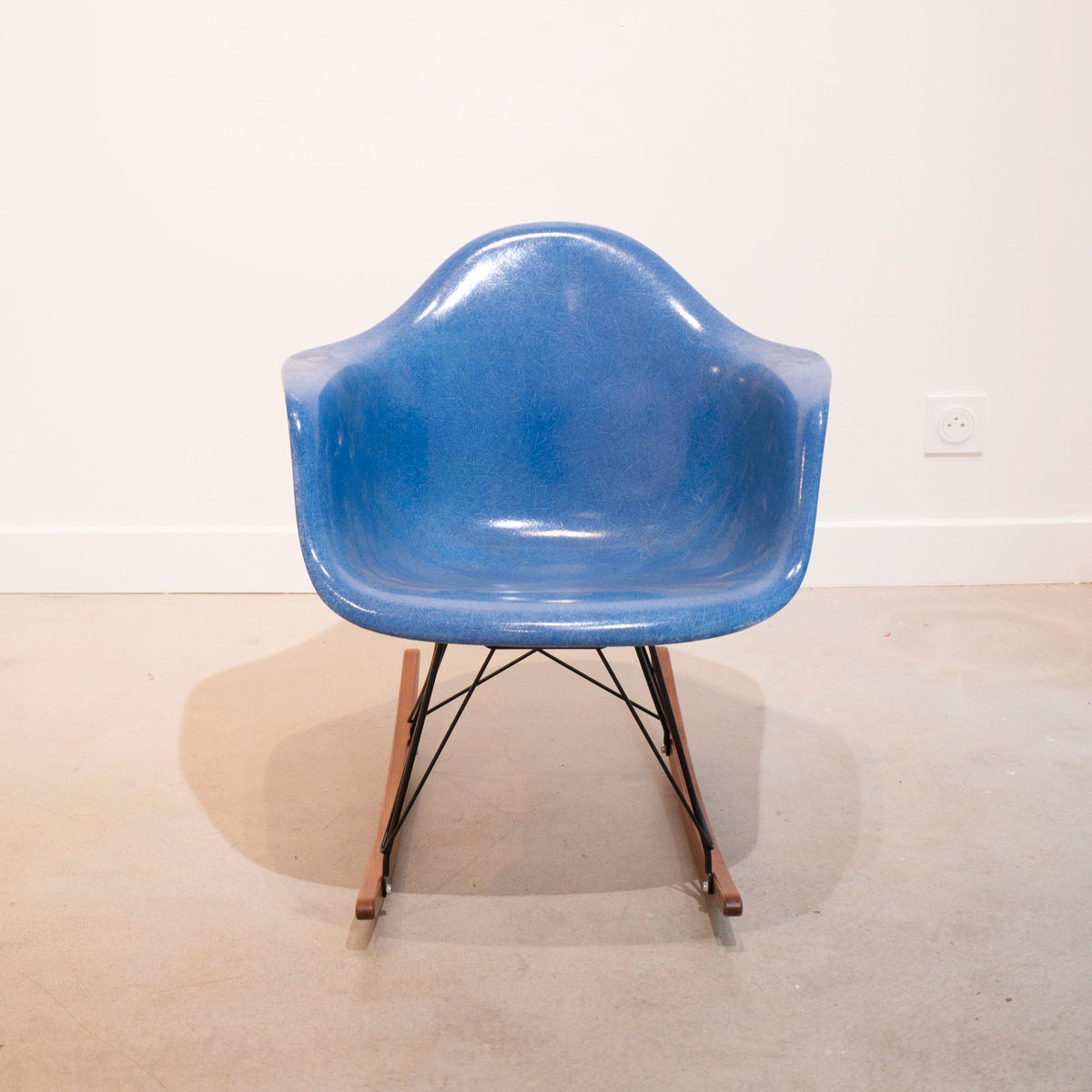Rocking chair Ultramarine de Charles & Ray Eames - Herman Miller - Vintage-The Woods Gallery