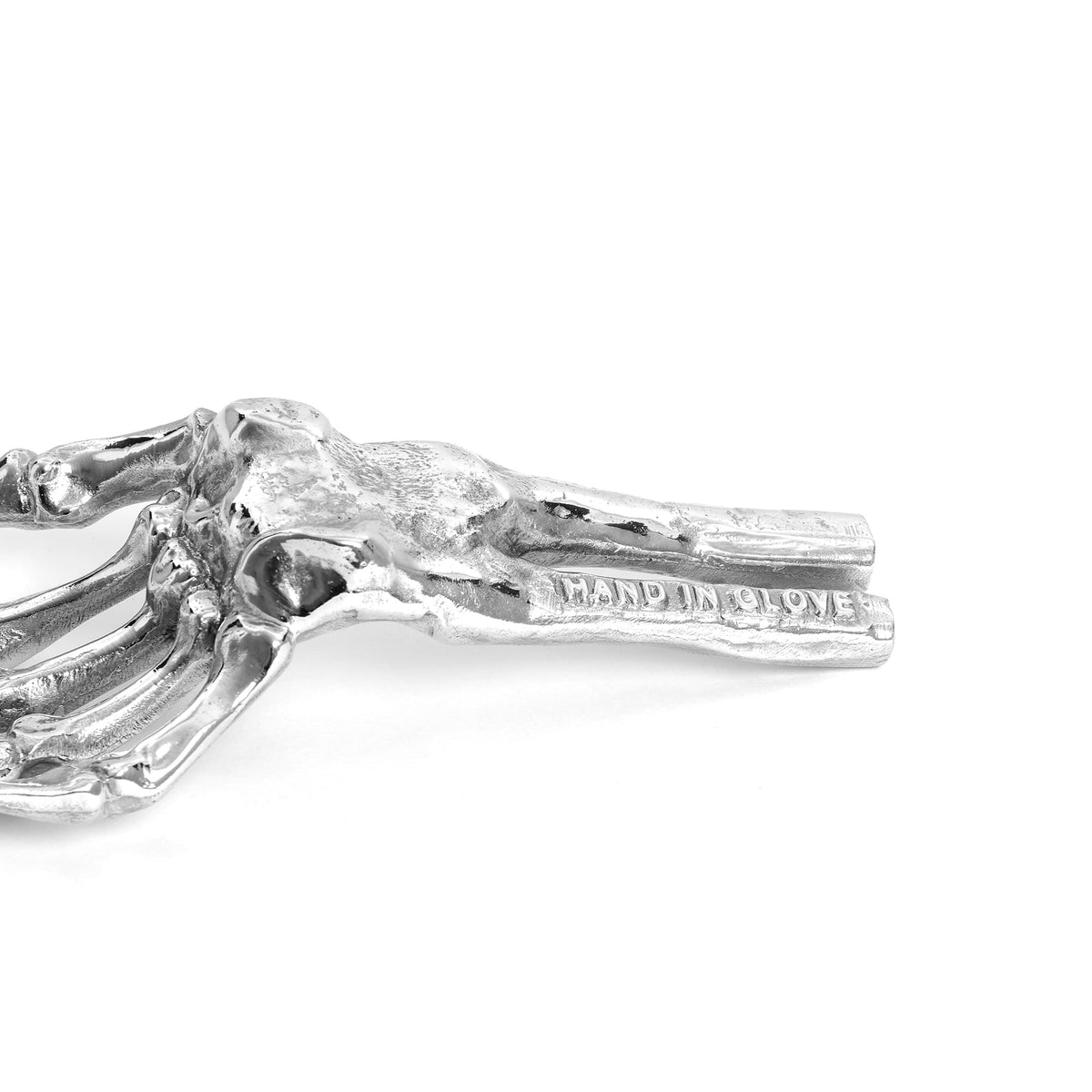 Sculpture Wunderkammer Skeleton Hand in Glove de Diesel Living - Seletti-main de squelette vue de dessus, gravure sur les phalanges-Seletti