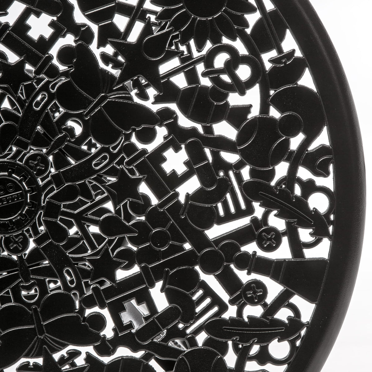 Table ronde Industry Collection de Studio Job - Seletti-Noir-The Woods Gallery
