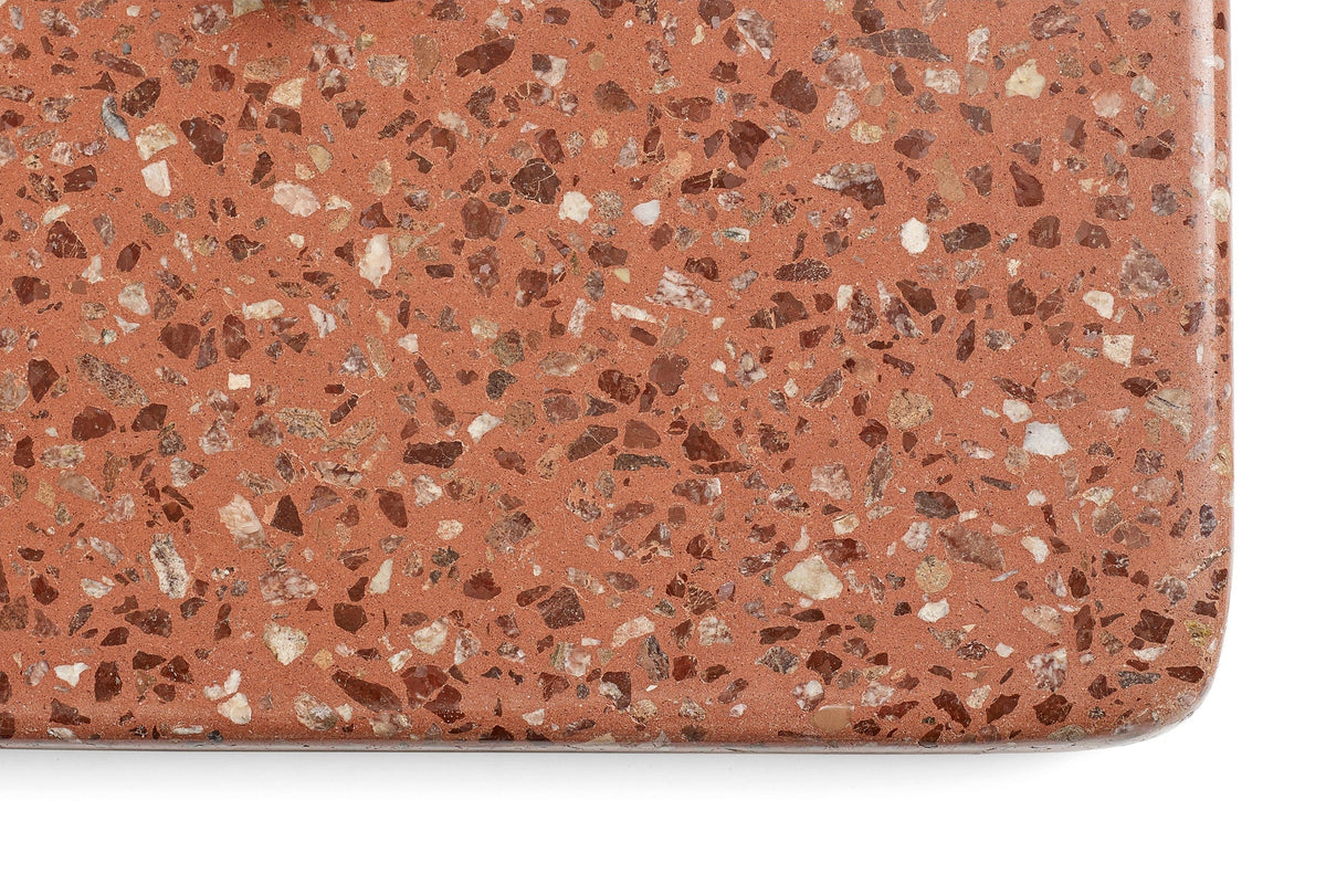 Table Terrazzo ronde de Daniel Enoksson Ø 70 - Hay-Anthracite / Terrazzo Gris clair-The Woods Gallery