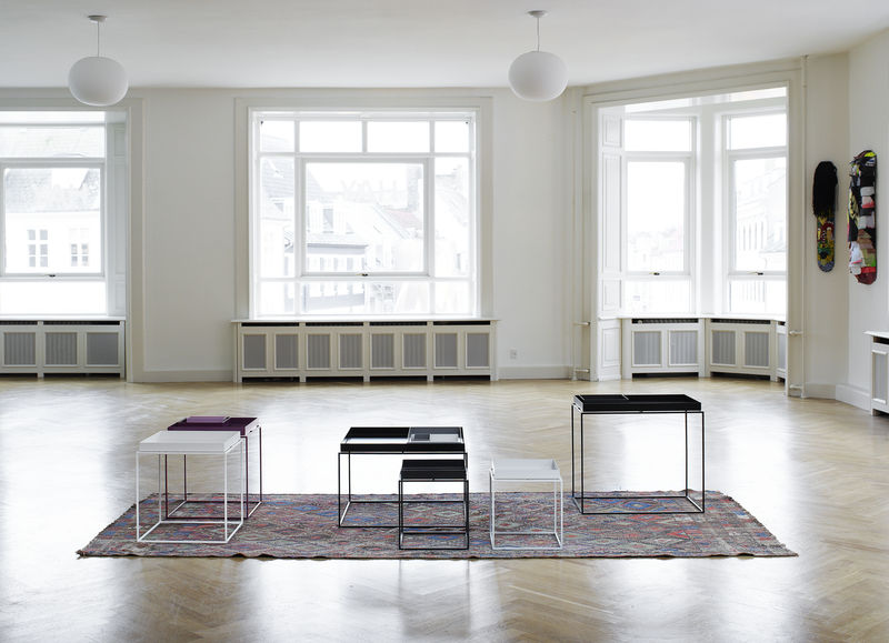 Table Tray L/XL - Hay-deux exemplaires sur un tapis dans une pièce vide-The Woods Gallery