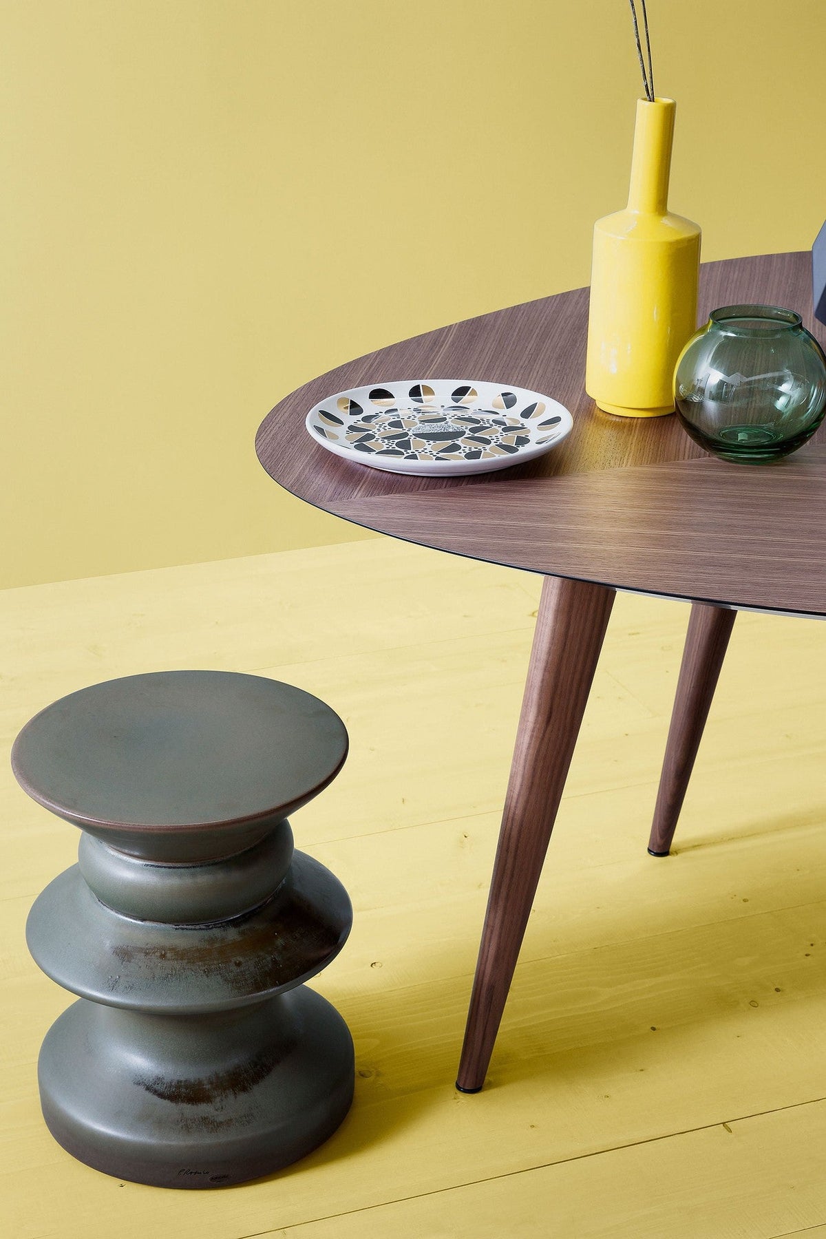 Table Tweed L 213 cm par Studio Garcia Cumini - Zanotta-gros plan du plateau de noyer et d&
