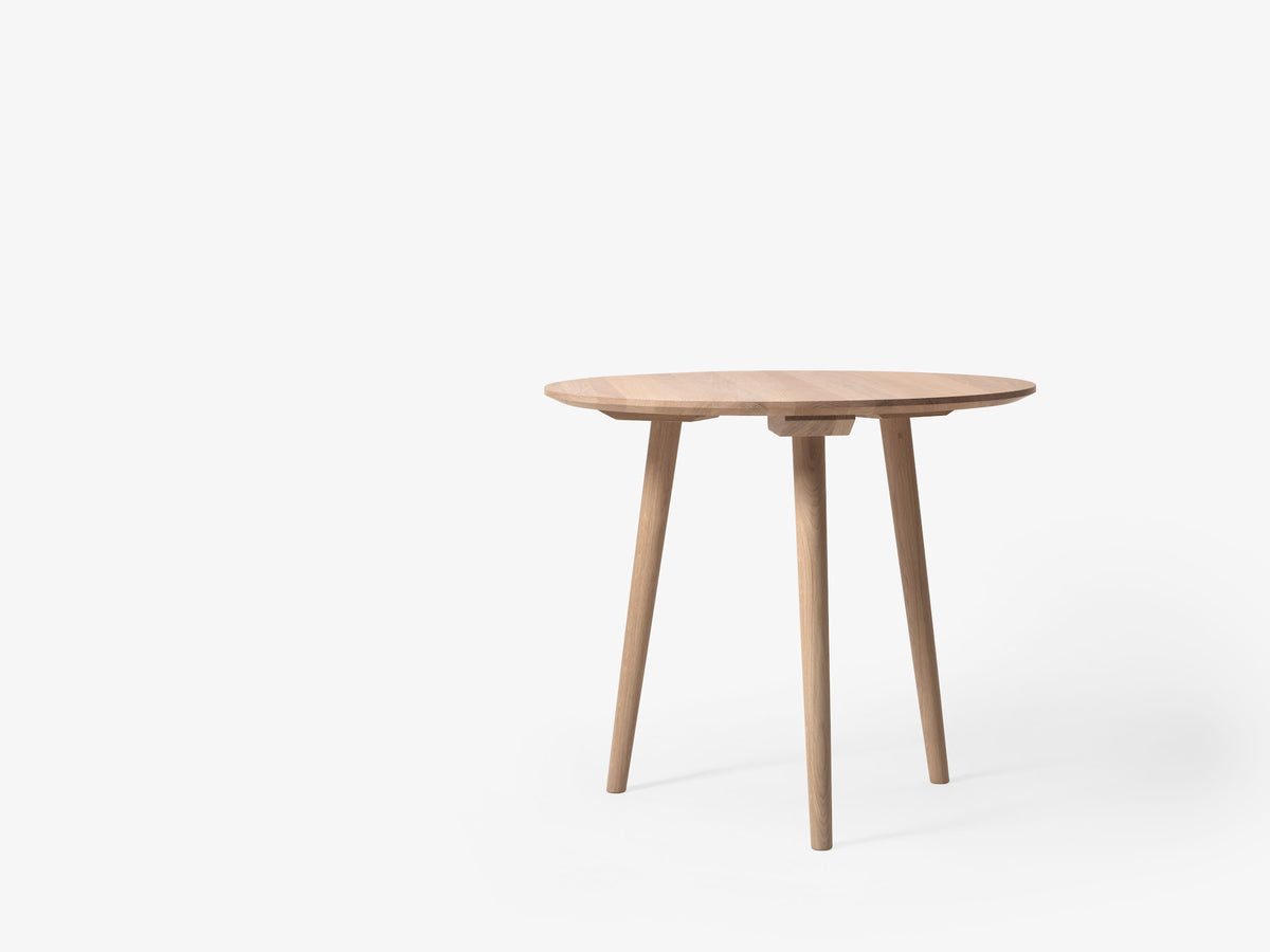 Table à manger ronde In Between SK3 de Sami Kallio - &Tradition-Piètement chêne laqué-Linoléum Forbo-The Woods Gallery