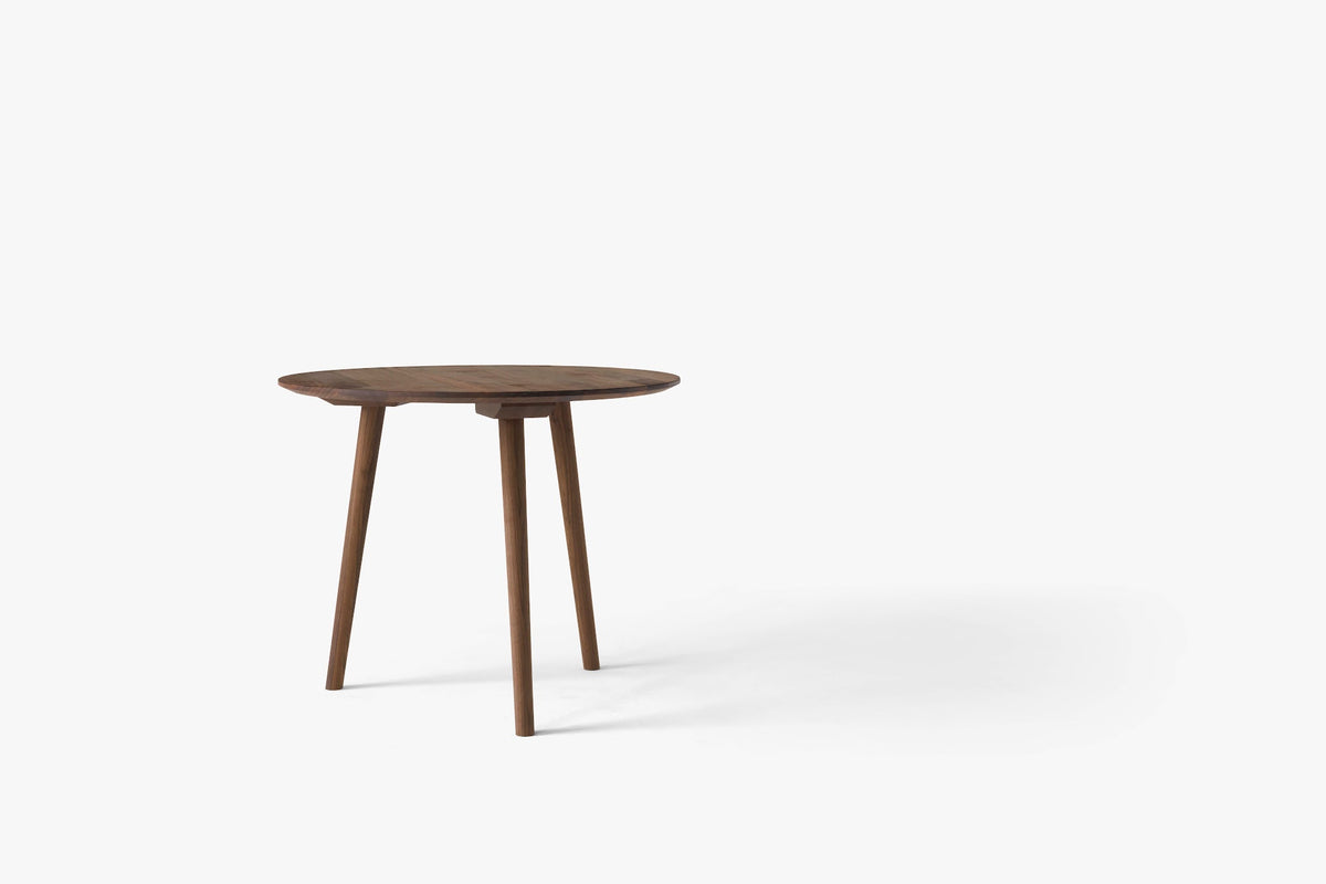 Table à manger ronde In Between SK3 de Sami Kallio - &Tradition-Piètement chêne laqué-Linoléum Forbo-The Woods Gallery