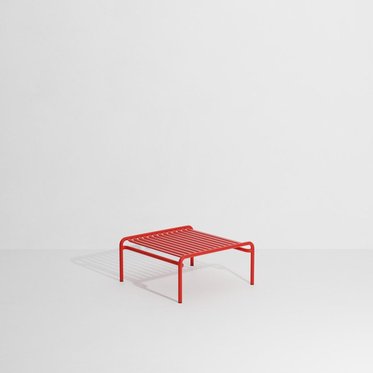 Table basse Week-End de Studio Brichet-Ziegler - Petite Friture-Rouge-The Woods Gallery