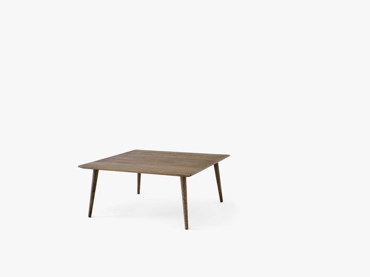 Table basse carrée In Between SK24 de Sami Kallio - &Tradition-Chêne huilé fumé-The Woods Gallery