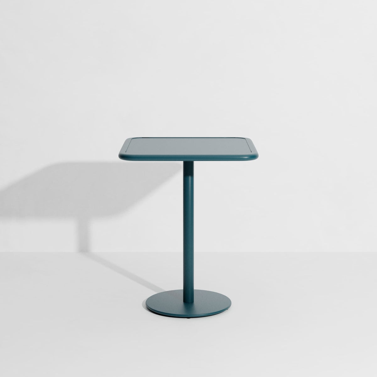 Table bistrot carrée Week-End 60 × 60 de Studio Brichet-Ziegler - Petite Friture-Bleu Océan-The Woods Gallery