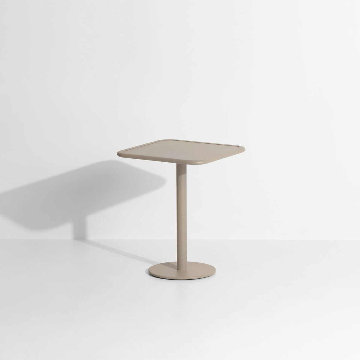 Table bistrot carrée Week-End 60 × 60 de Studio Brichet-Ziegler - Petite Friture-Dune-The Woods Gallery