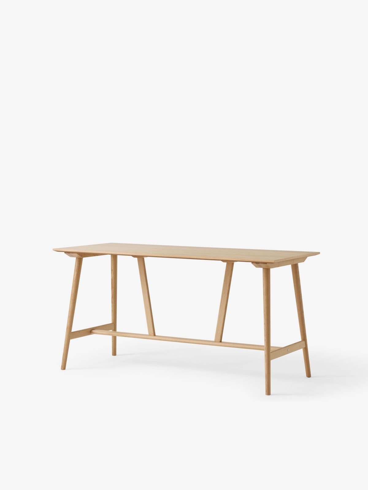 Table comptoir In Between SK26 de Sami Kallio - &Tradition-Piètement chêne laqué-Placage de chêne-The Woods Gallery