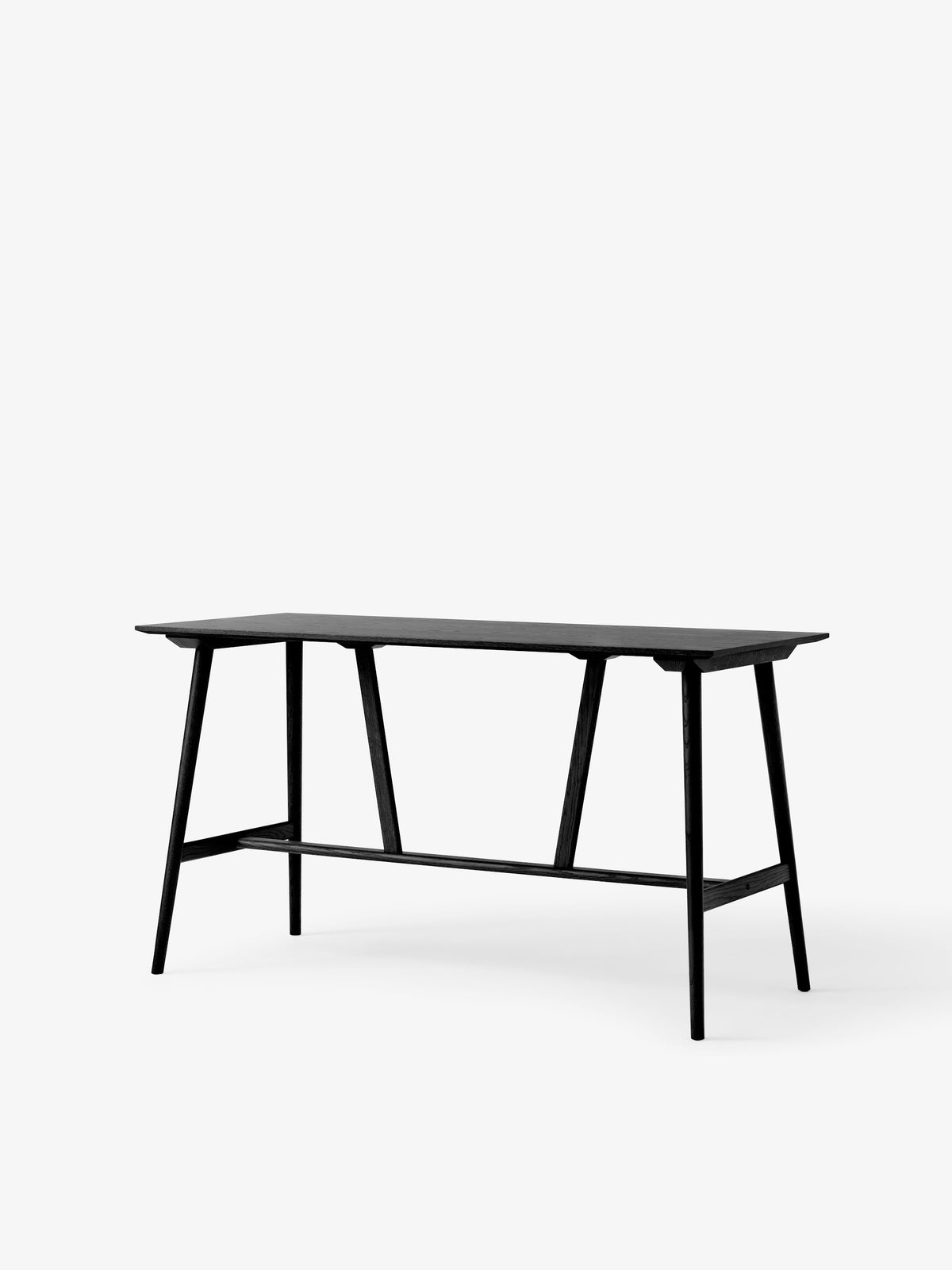 Table haute In Between SK28 de Sami Kallio - &Tradition-Piètement chêne laqué noir-Placage de chêne-The Woods Gallery