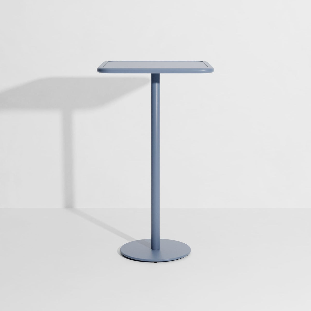 Table haute carrée Week-End 60 × 60 de Studio Brichet-Ziegler - Petite Friture-Bleu Pigeon-The Woods Gallery