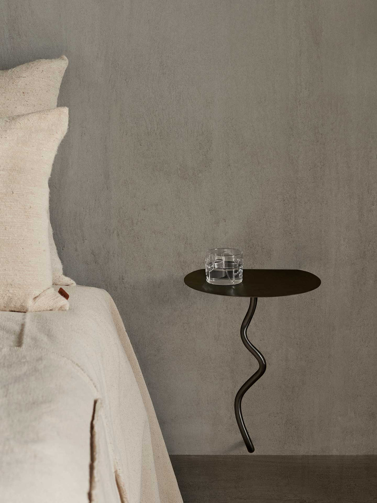 Table murale Curvature Ø 30 cm - Ferm Living-Noir-The Woods Gallery
