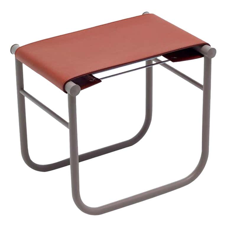 Tabouret "9" en cuir de Charlotte Perriand - Cassina-Rouge-The Woods Gallery