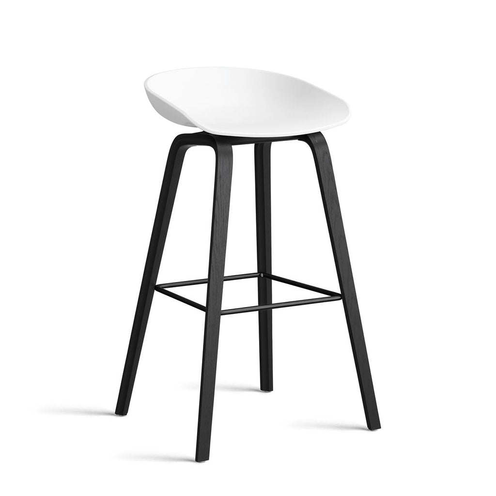 Tabouret About a stool AAS 32 par Hee Welling - Hay-Chêne noir-2-Blanc-The Woods Gallery