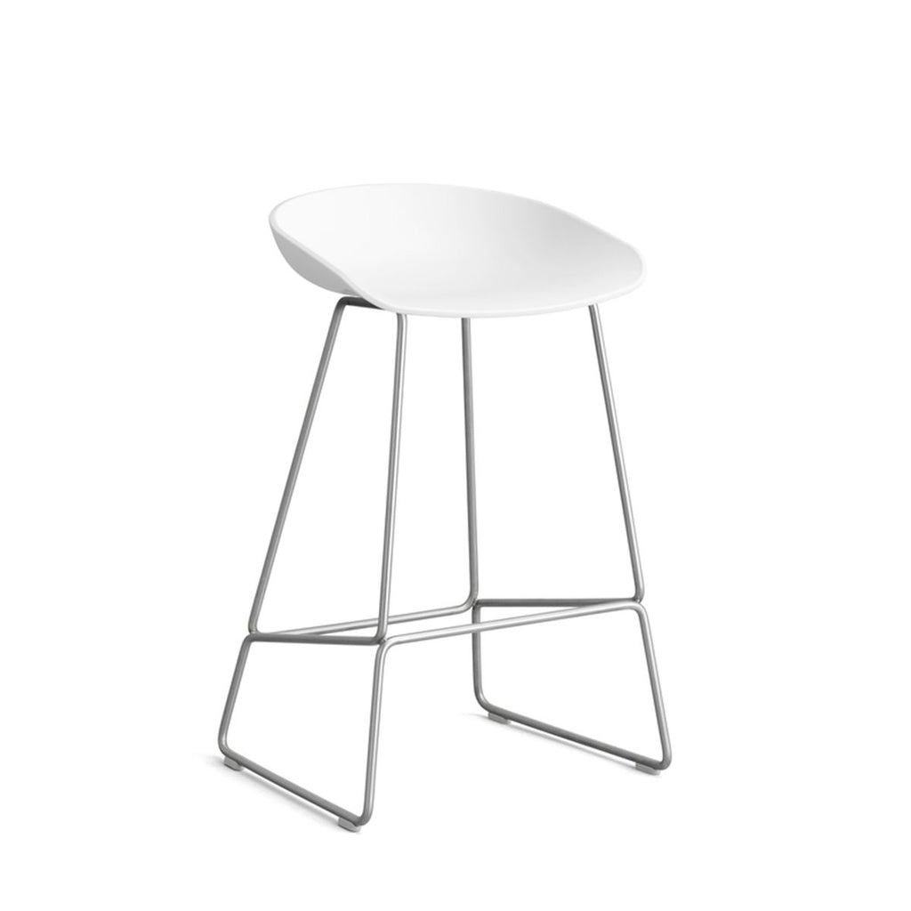 Tabouret About a stool AAS 38 par Hee Welling - Hay-Pieds en acier-1-Blanc-The Woods Gallery