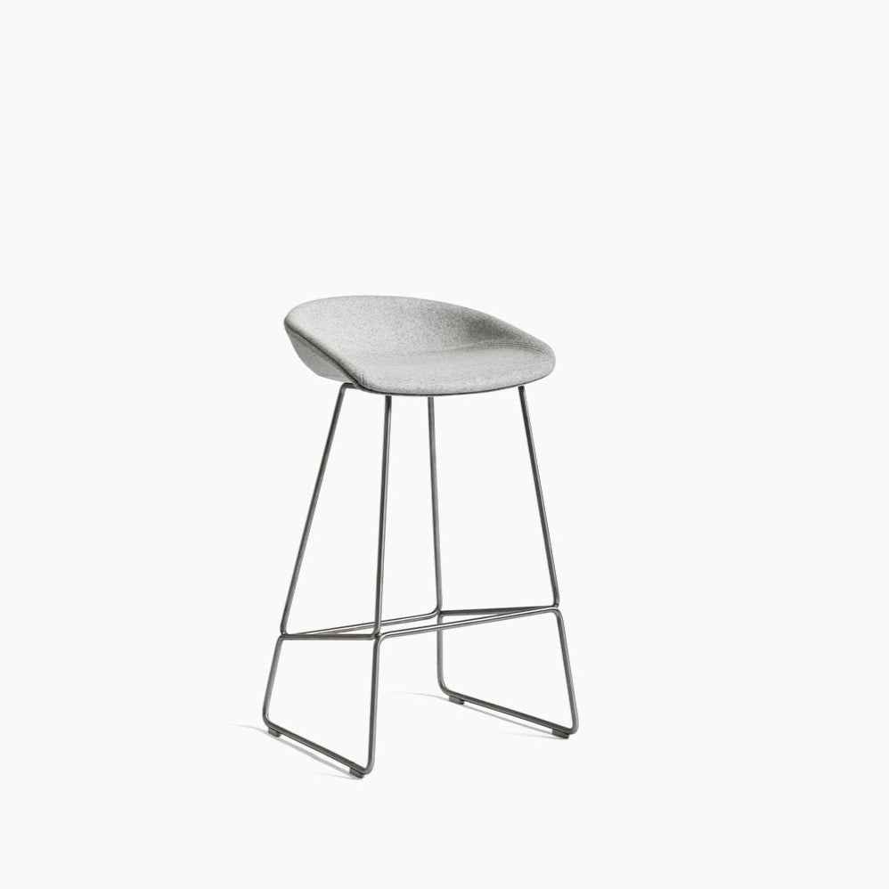 Tabouret About a stool AAS 39 par Hee Welling - Hay-Pieds en acier-1-Gris-The Woods Gallery