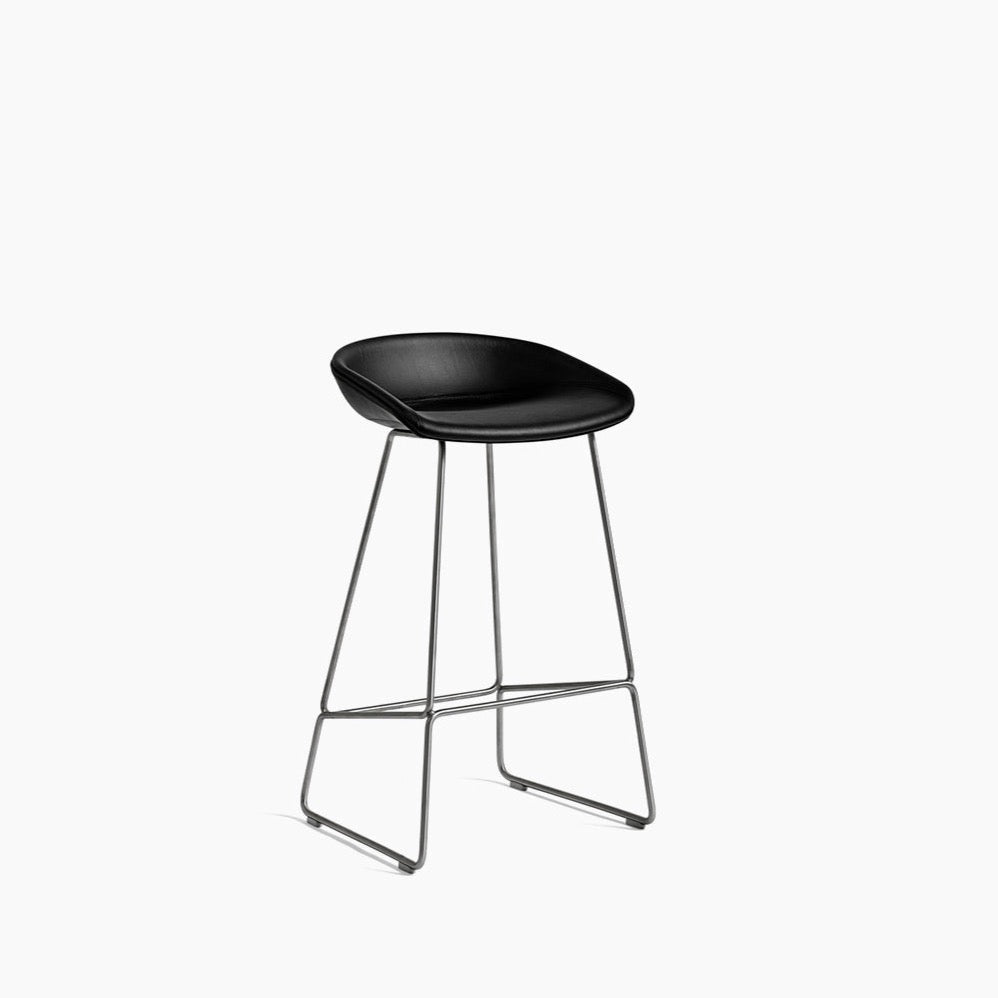 Tabouret About a stool AAS 39 par Hee Welling - Hay-Pieds en acier-1-Noir-The Woods Gallery
