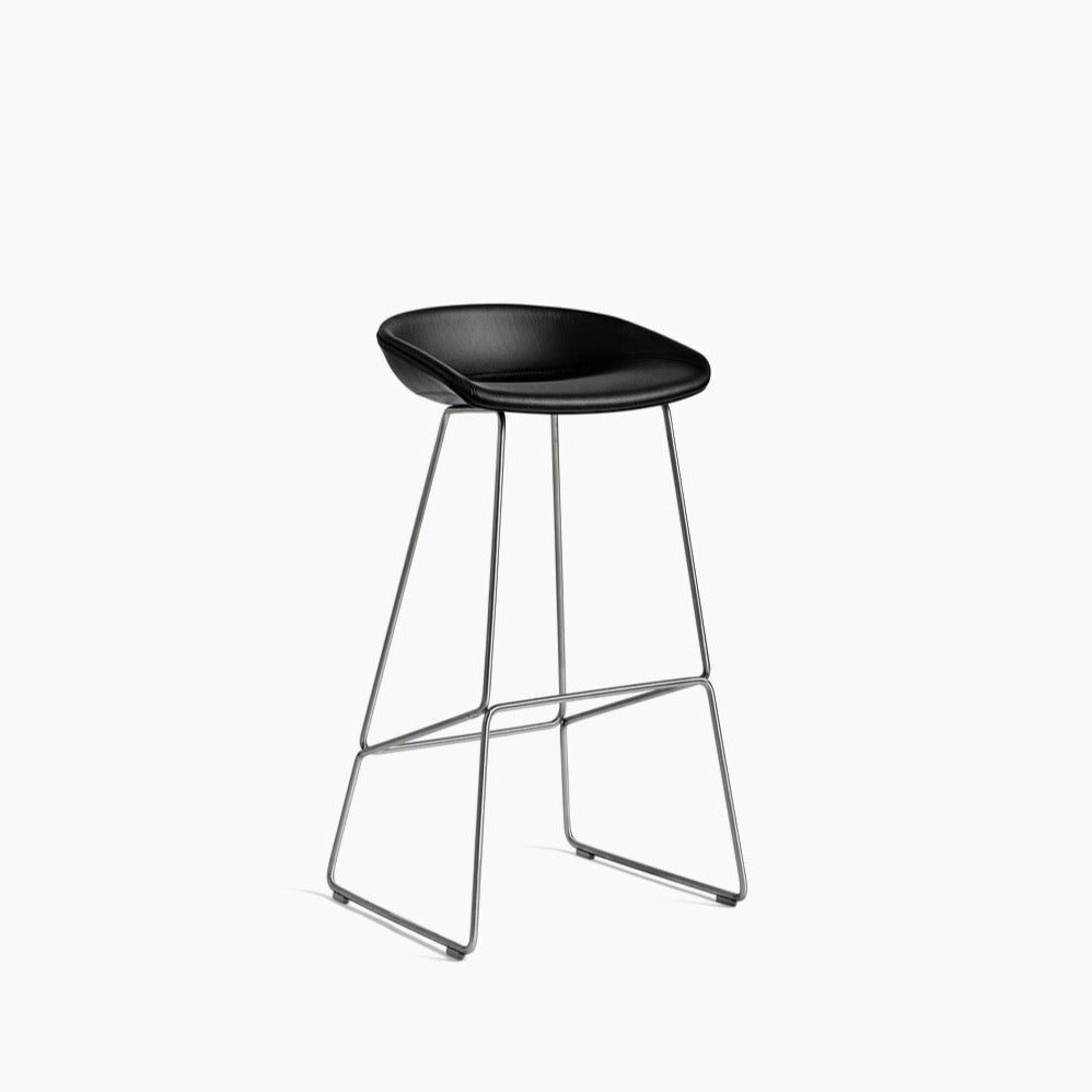 Tabouret About a stool AAS 39 par Hee Welling - Hay-Pieds en acier-2-Noir-The Woods Gallery