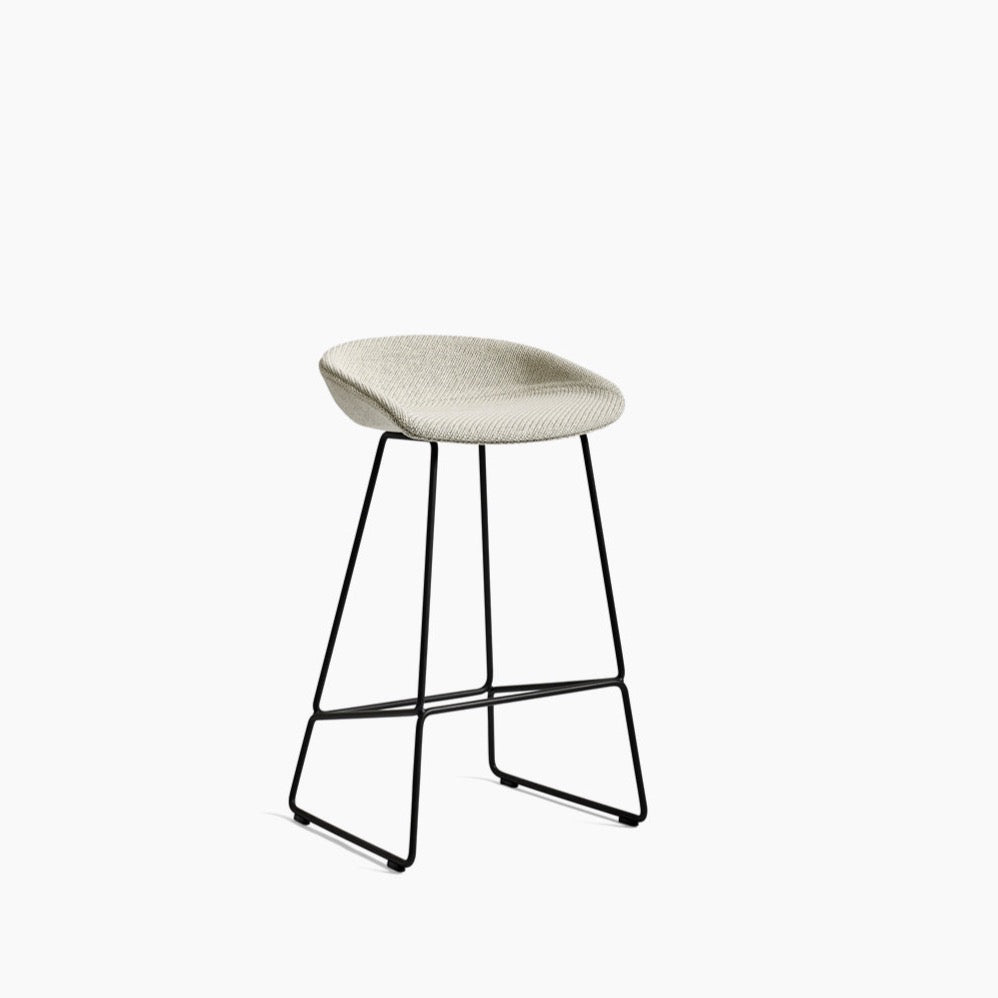 Tabouret About a stool AAS 39 par Hee Welling - Hay-Pieds noir-1-Beige-The Woods Gallery
