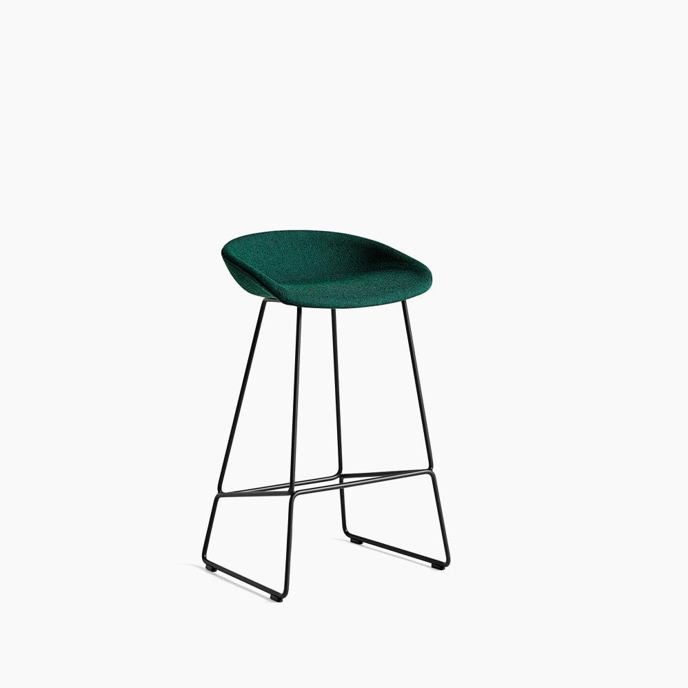 Tabouret About a stool AAS 39 par Hee Welling - Hay-Pieds noir-1-Vert-The Woods Gallery