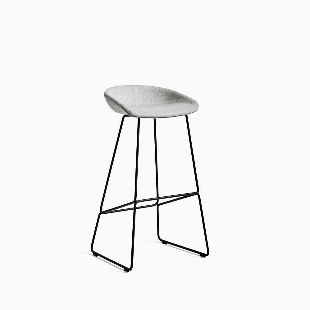 Tabouret About a stool AAS 39 par Hee Welling - Hay-Pieds noir-2-Gris-The Woods Gallery