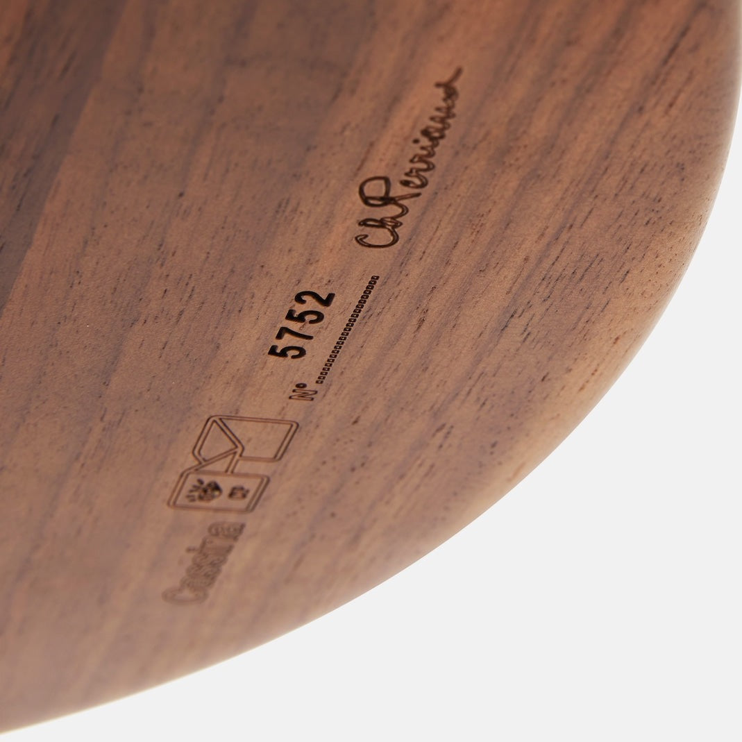 Tabouret Méribel - Cassina-détail du plateau en noyer et signature gravée-Cassina