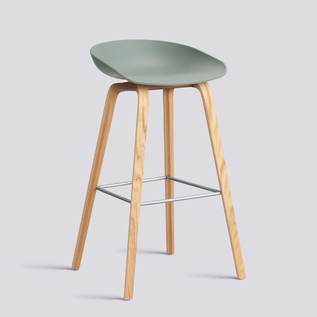 Tabouret de bar About A Stool AAS 32 de Hee Welling - Hay-Polypropylène recyclé Fall green, chêne laqué, piètement 4 pieds, repose-pieds inox, assise 75 cm-The Woods Gallery