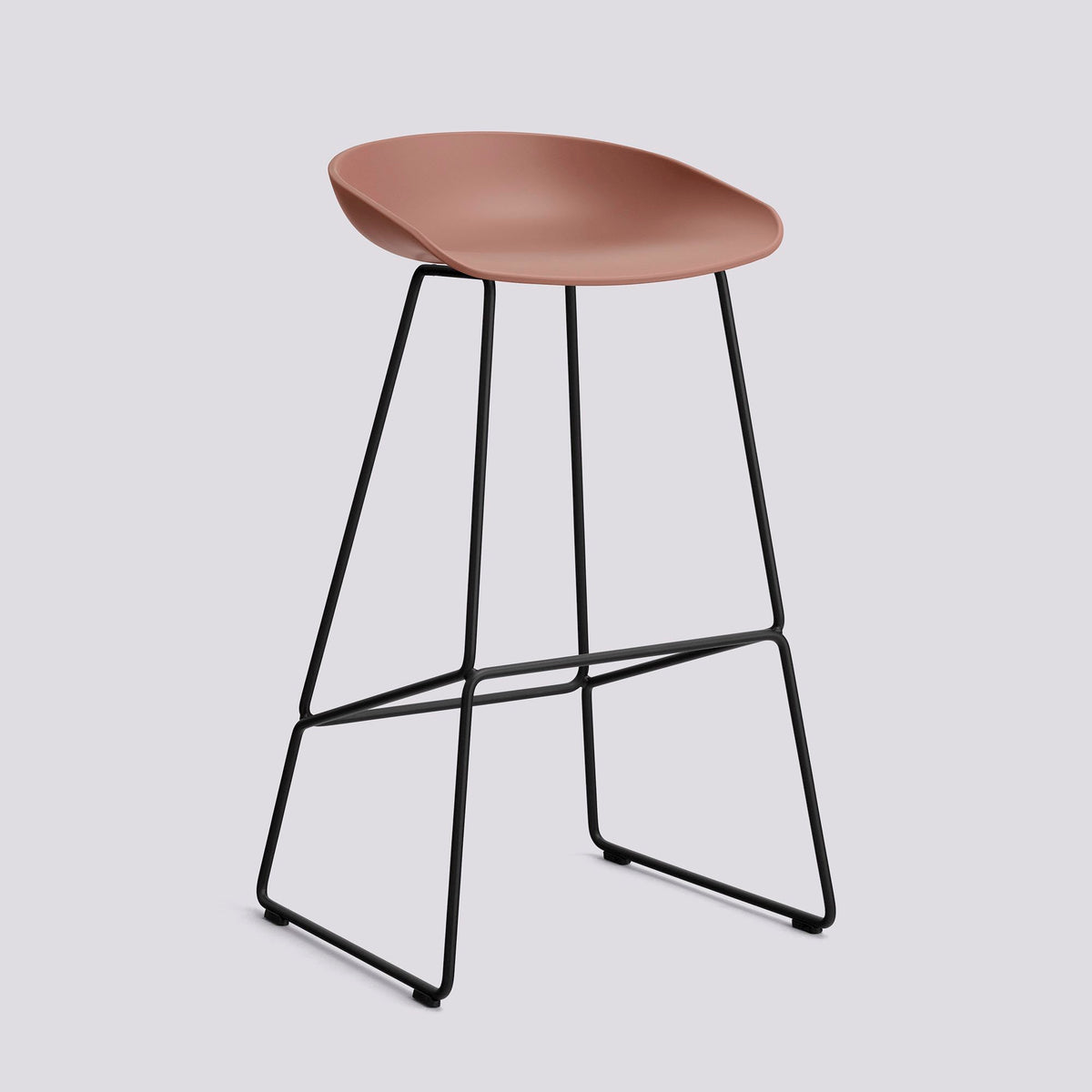 Tabouret de bar About A Stool AAS 38 de Hee Welling - Hay-Polypropylène recyclé Soft brick, acier thermolaqué noir, piètement luge, assise 75 cm-The Woods Gallery