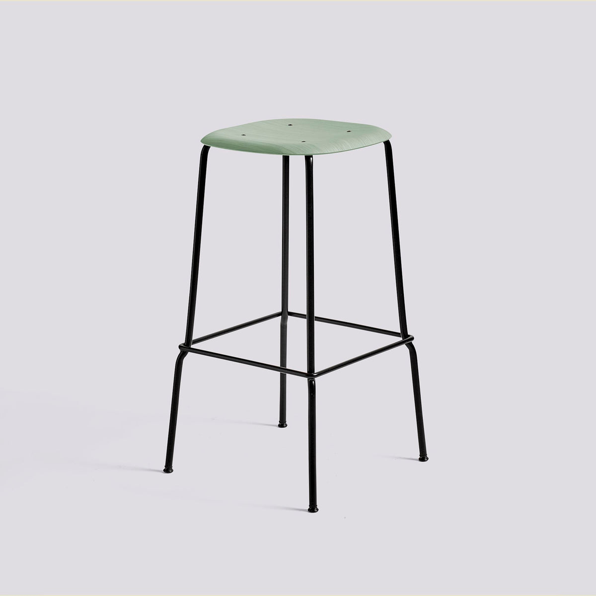 Tabouret de bar Soft Edge 80 de Iskos-Berlin - Hay-Placage de chêne laqué Dusty green, assise — Acier thermolaqué noir, piètement 4 pieds — assise à 75 cm-The Woods Gallery
